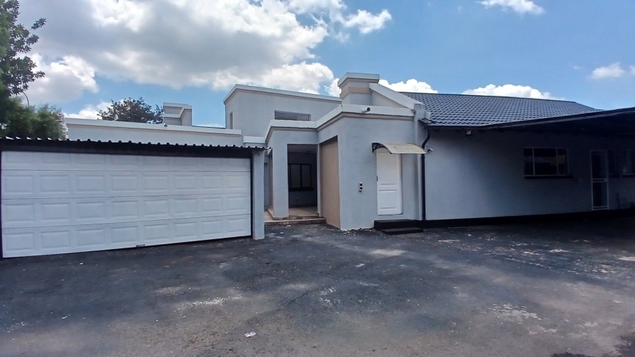 To Let 4 Bedroom Property for Rent in Brackenhurst Gauteng