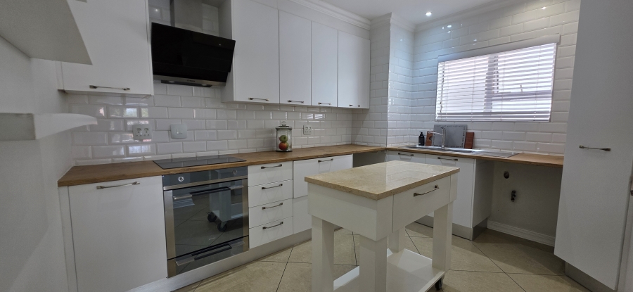2 Bedroom Property for Sale in Greenstone Hill Gauteng