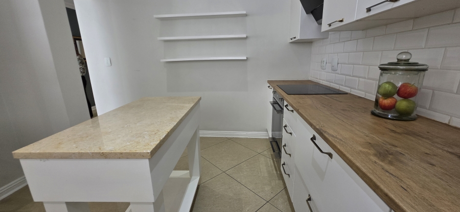 2 Bedroom Property for Sale in Greenstone Hill Gauteng