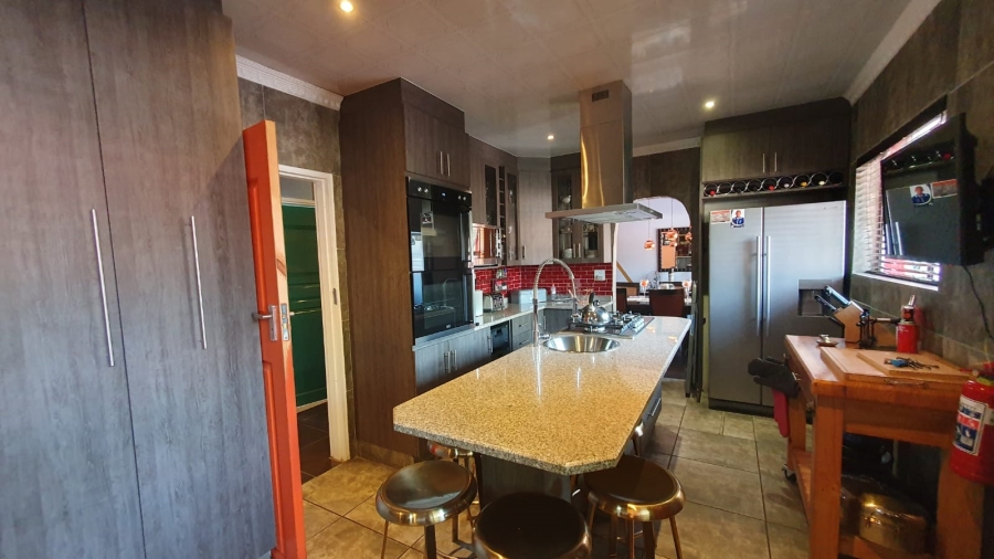 4 Bedroom Property for Sale in Brackendowns Gauteng