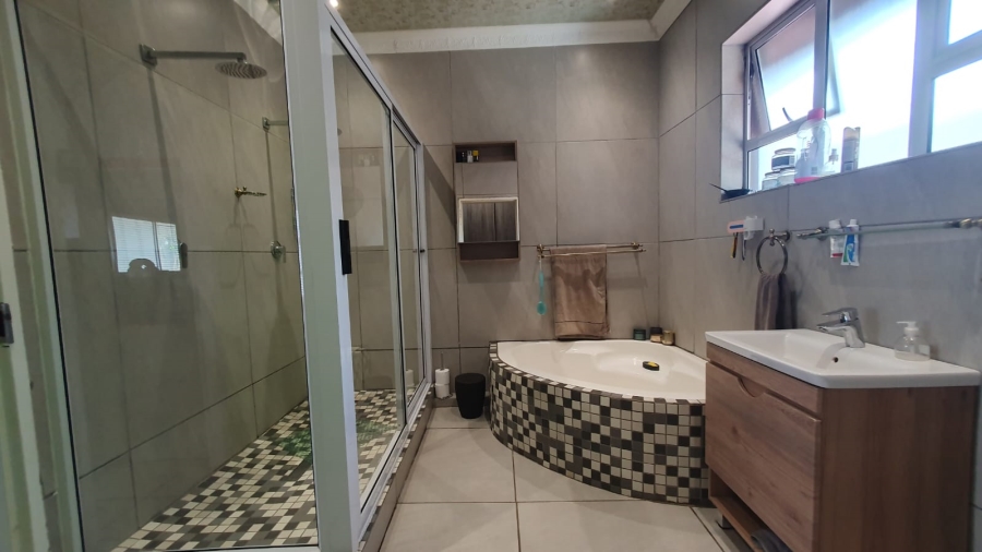 4 Bedroom Property for Sale in Brackendowns Gauteng