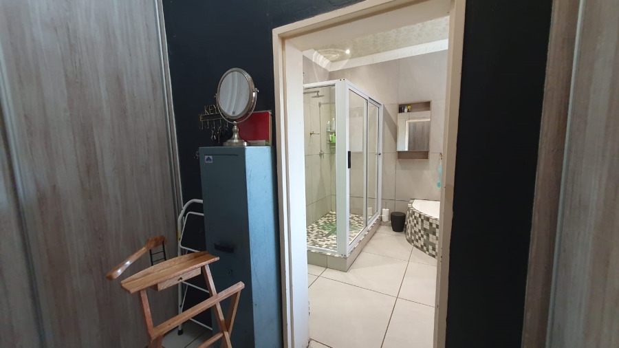 4 Bedroom Property for Sale in Brackendowns Gauteng