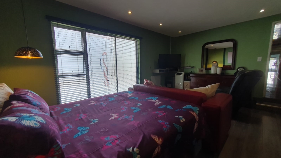 4 Bedroom Property for Sale in Brackendowns Gauteng