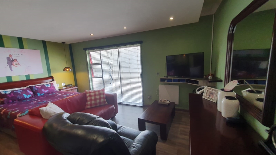 4 Bedroom Property for Sale in Brackendowns Gauteng