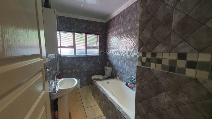 4 Bedroom Property for Sale in Brackendowns Gauteng