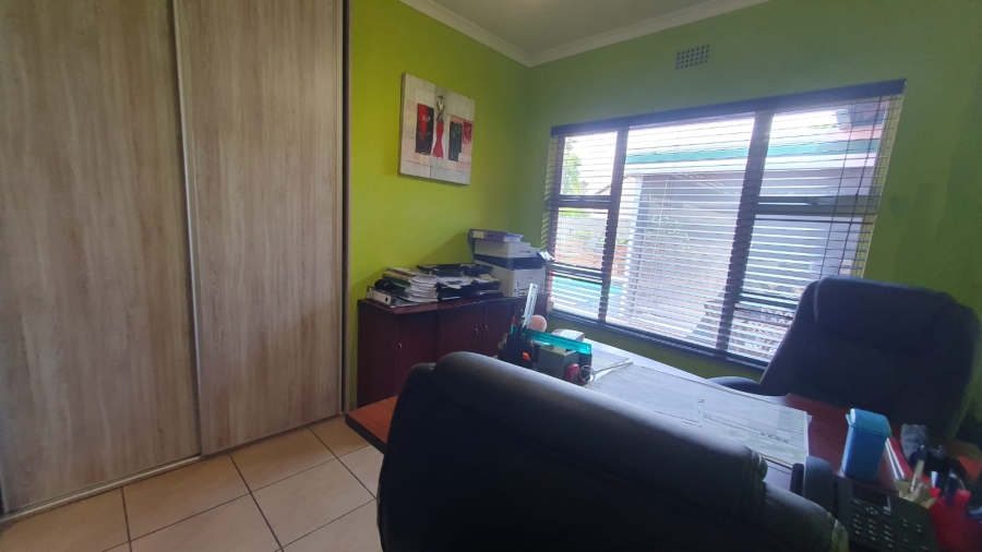 4 Bedroom Property for Sale in Brackendowns Gauteng