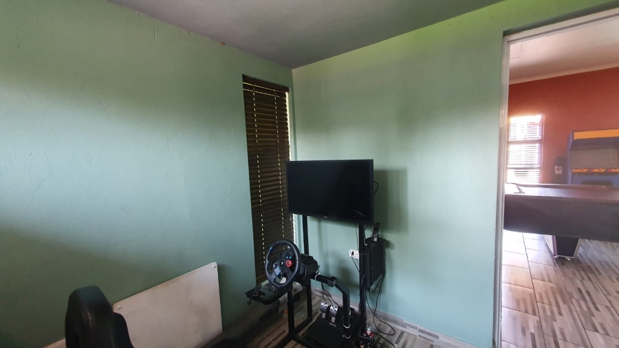 4 Bedroom Property for Sale in Brackendowns Gauteng