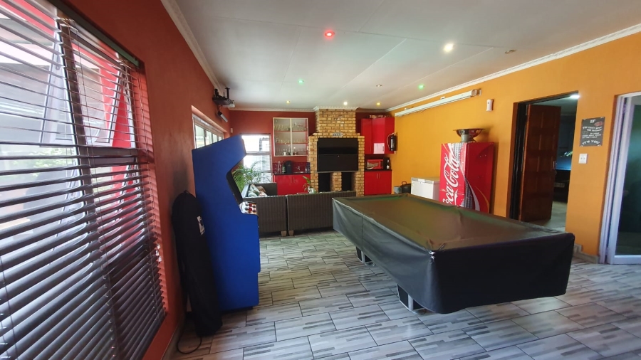 4 Bedroom Property for Sale in Brackendowns Gauteng