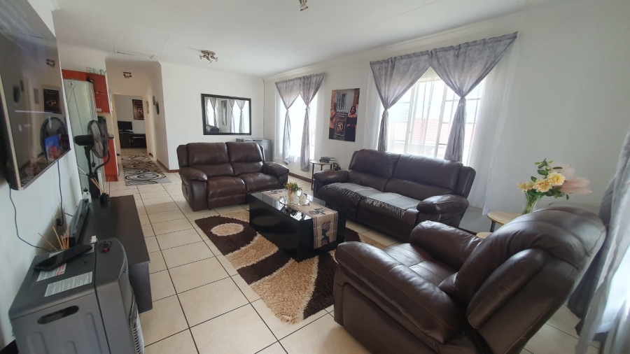 3 Bedroom Property for Sale in Roseacre Gauteng