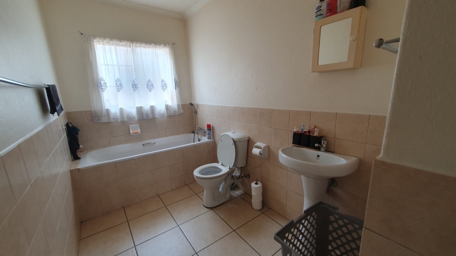 3 Bedroom Property for Sale in Roseacre Gauteng