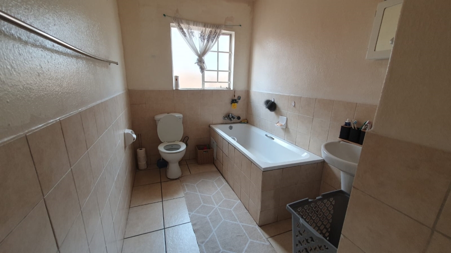 3 Bedroom Property for Sale in Roseacre Gauteng