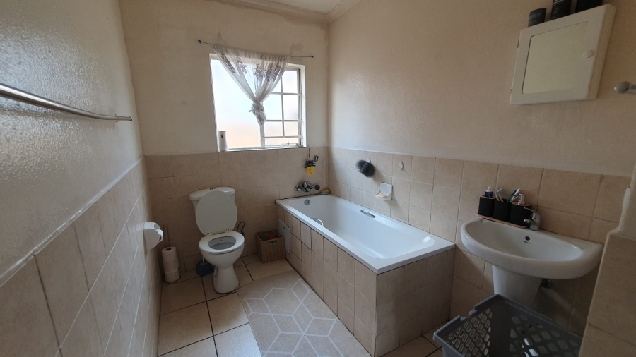 3 Bedroom Property for Sale in Roseacre Gauteng