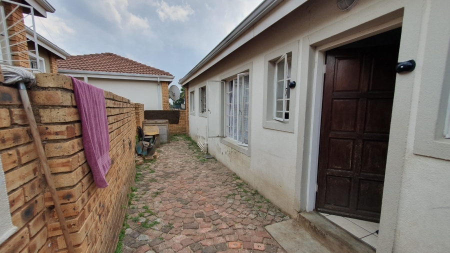 3 Bedroom Property for Sale in Roseacre Gauteng