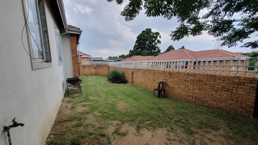 3 Bedroom Property for Sale in Roseacre Gauteng
