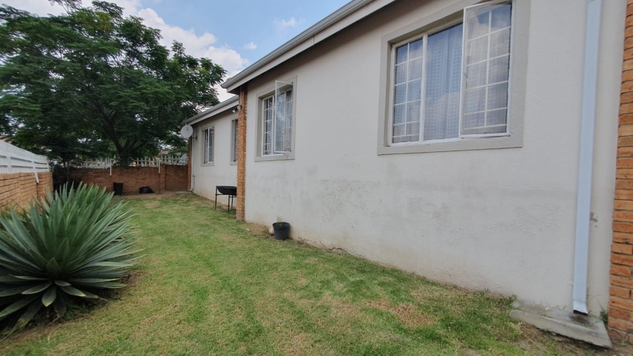 3 Bedroom Property for Sale in Roseacre Gauteng