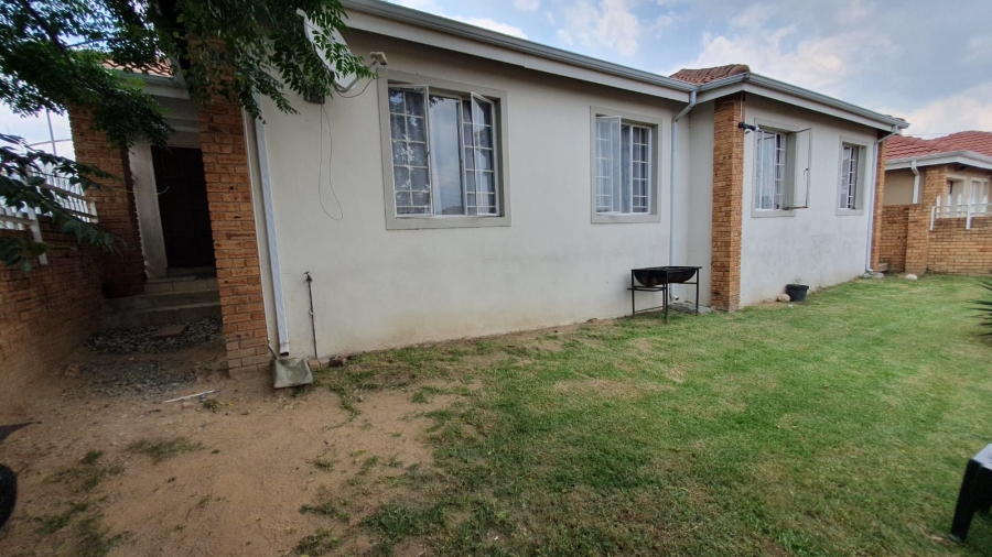 3 Bedroom Property for Sale in Roseacre Gauteng