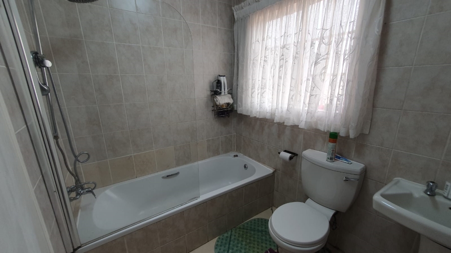 3 Bedroom Property for Sale in South Crest Gauteng
