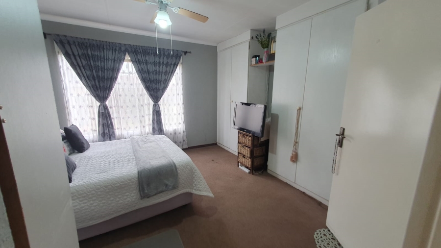 3 Bedroom Property for Sale in South Crest Gauteng