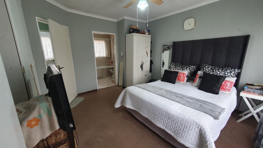 3 Bedroom Property for Sale in South Crest Gauteng