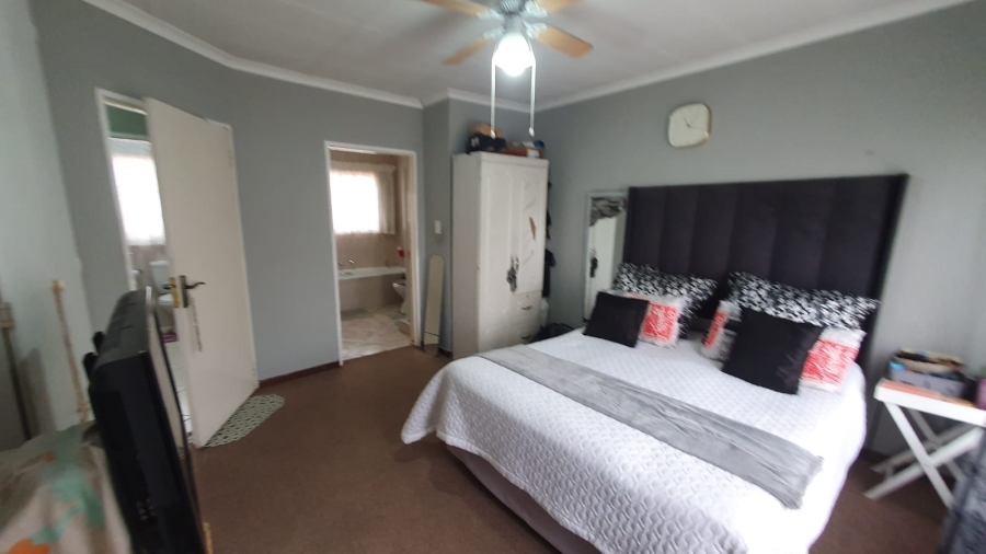 3 Bedroom Property for Sale in South Crest Gauteng