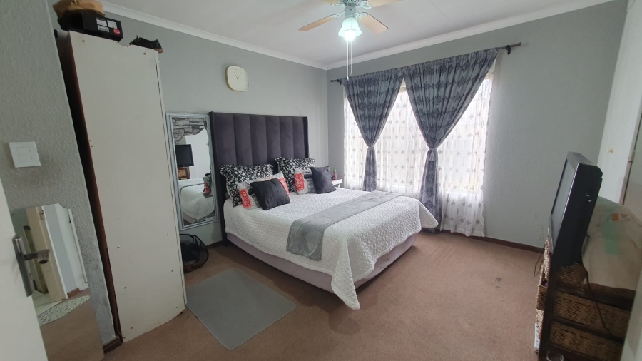 3 Bedroom Property for Sale in South Crest Gauteng