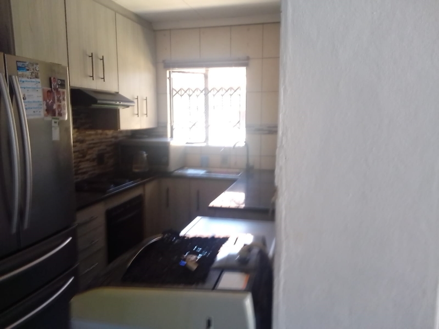 2 Bedroom Property for Sale in Mohlakeng Gauteng