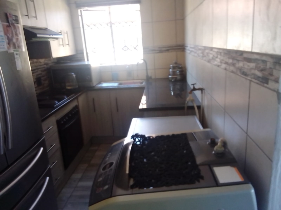 2 Bedroom Property for Sale in Mohlakeng Gauteng