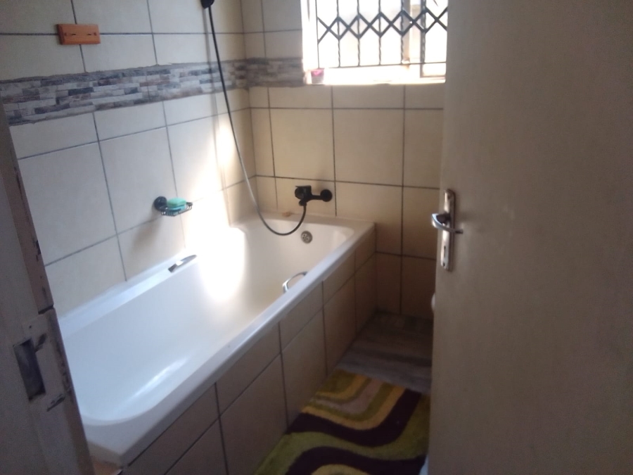 2 Bedroom Property for Sale in Mohlakeng Gauteng