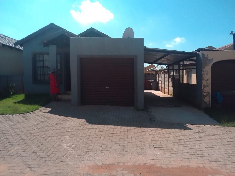 2 Bedroom Property for Sale in Mohlakeng Gauteng