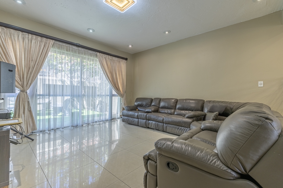 To Let 4 Bedroom Property for Rent in Dowerglen Gauteng