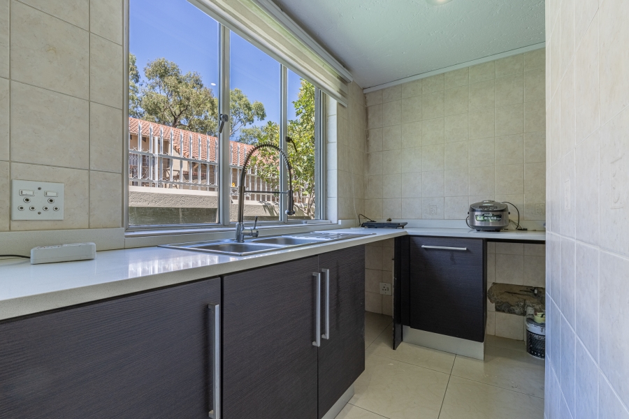 To Let 4 Bedroom Property for Rent in Dowerglen Gauteng