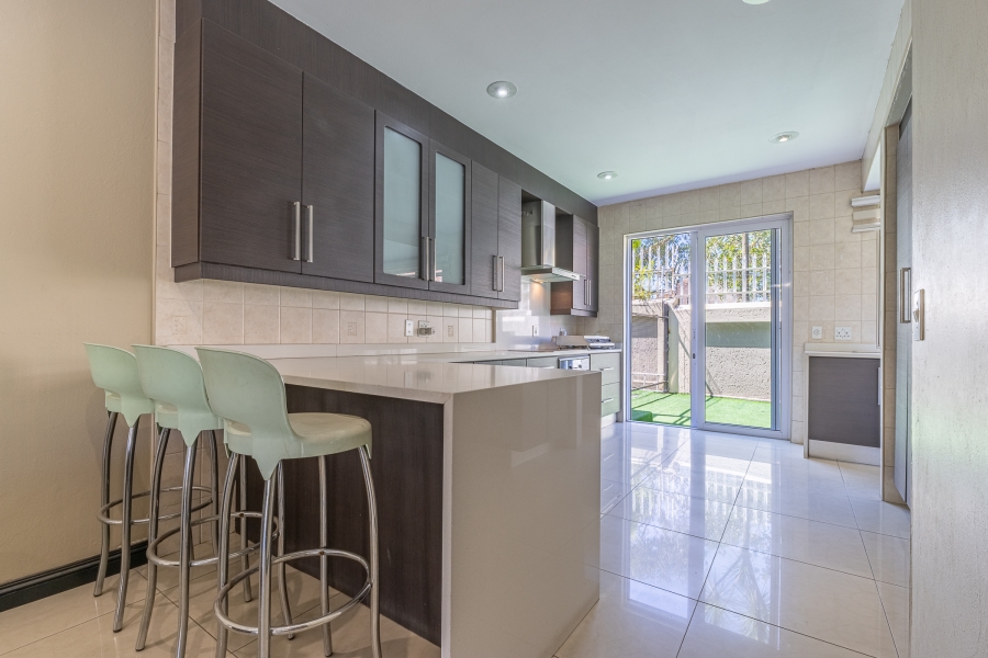 To Let 4 Bedroom Property for Rent in Dowerglen Gauteng