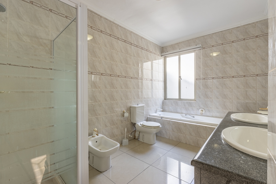 To Let 4 Bedroom Property for Rent in Dowerglen Gauteng