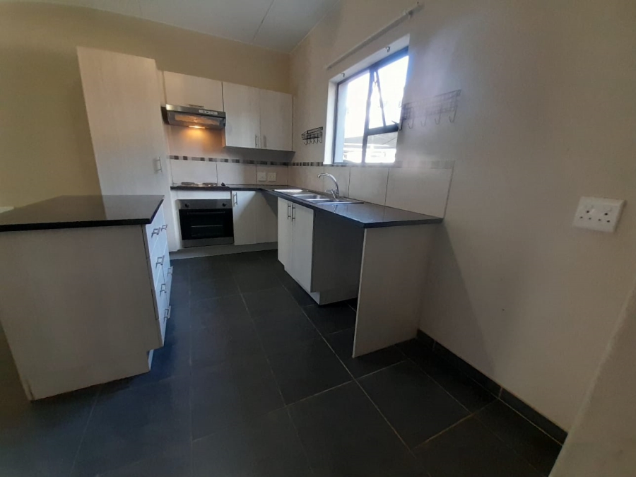 To Let 2 Bedroom Property for Rent in Honeydew Gauteng