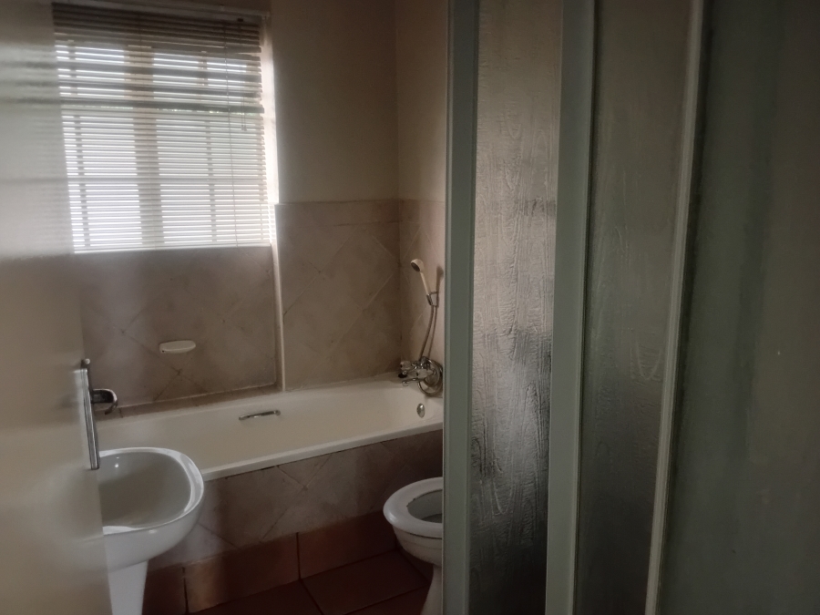 2 Bedroom Property for Sale in Wapadrand Gauteng