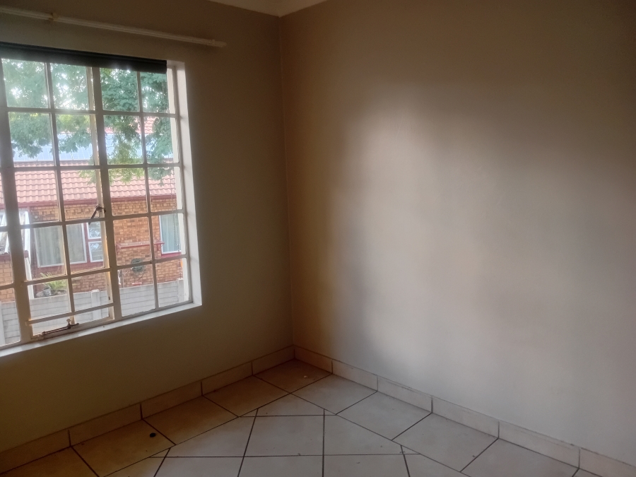2 Bedroom Property for Sale in Wapadrand Gauteng
