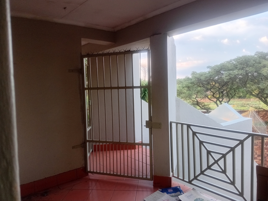 2 Bedroom Property for Sale in Wapadrand Gauteng