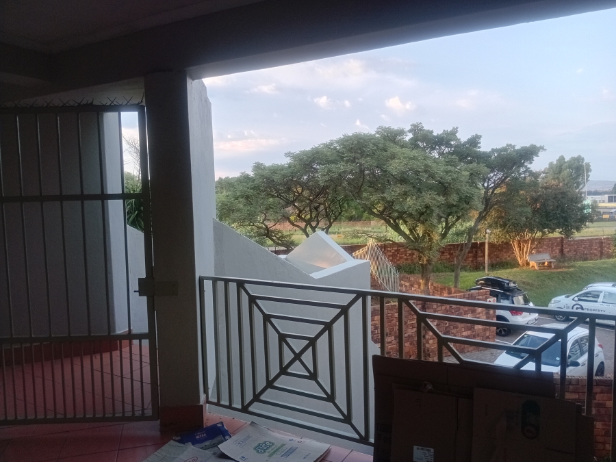 2 Bedroom Property for Sale in Wapadrand Gauteng