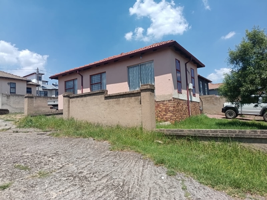 3 Bedroom Property for Sale in Clayville Gauteng