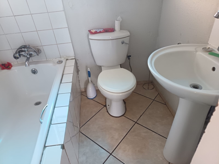 3 Bedroom Property for Sale in Clayville Gauteng