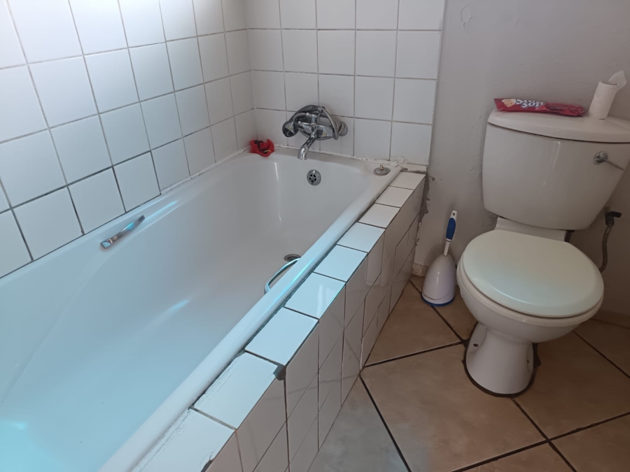 3 Bedroom Property for Sale in Clayville Gauteng