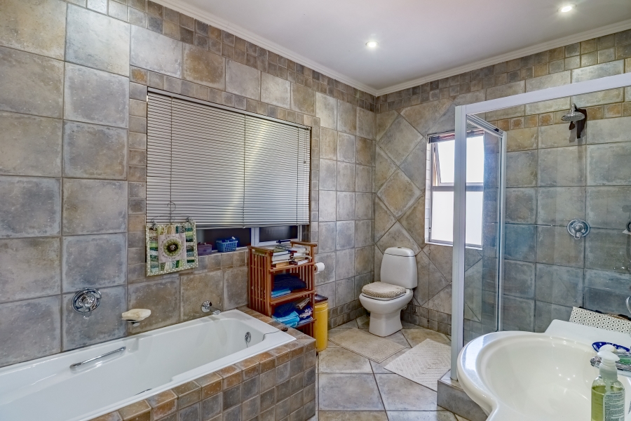 4 Bedroom Property for Sale in Silver Lakes Golf Estate Gauteng