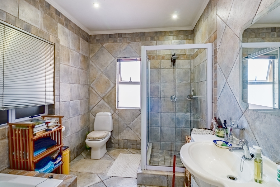 4 Bedroom Property for Sale in Silver Lakes Golf Estate Gauteng