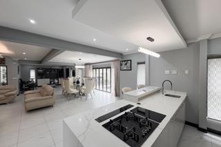 5 Bedroom Property for Sale in Greenstone Hill Gauteng