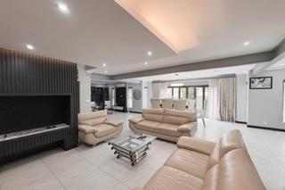 5 Bedroom Property for Sale in Greenstone Hill Gauteng