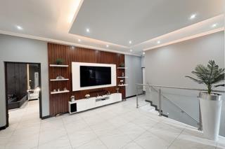 5 Bedroom Property for Sale in Greenstone Hill Gauteng