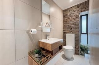 5 Bedroom Property for Sale in Greenstone Hill Gauteng