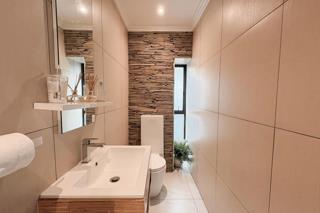 5 Bedroom Property for Sale in Greenstone Hill Gauteng