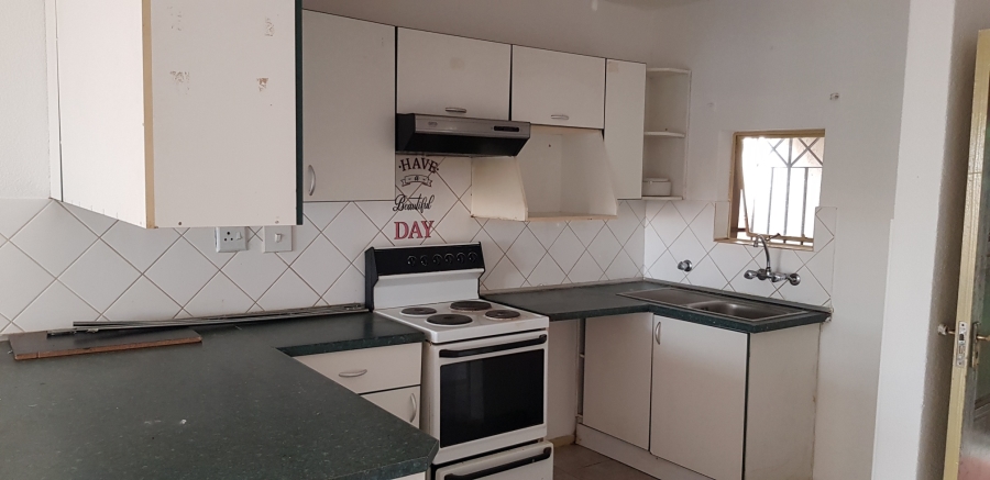 To Let 2 Bedroom Property for Rent in Florida Hills Gauteng