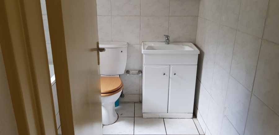 To Let 2 Bedroom Property for Rent in Florida Hills Gauteng